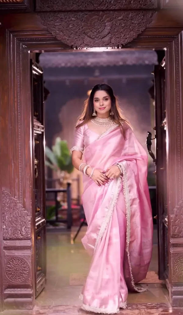Banarasi_Silk_saree_with_maharani_lace