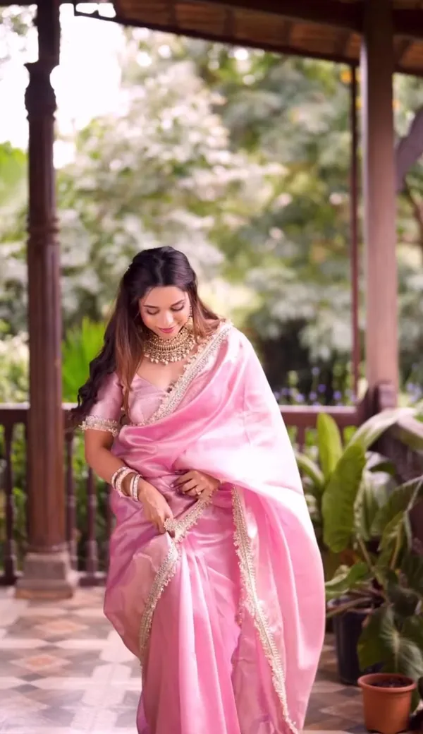 Banarasi_Silk_saree_with_maharani_lace