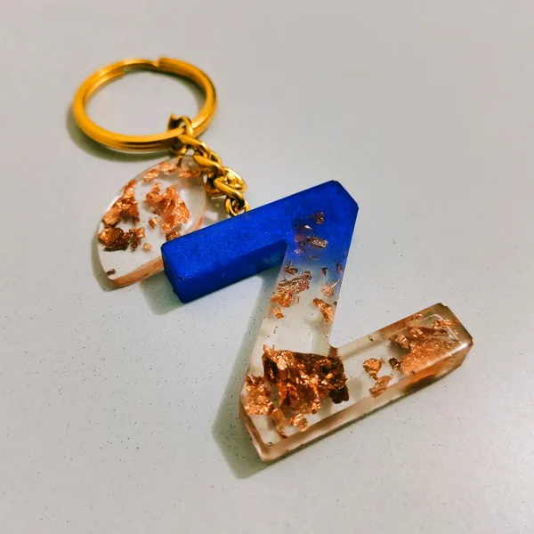 Resin_Alphabate_'Z'_Keychain
(Blue_And_Gold_Flake+Golden_Ring)