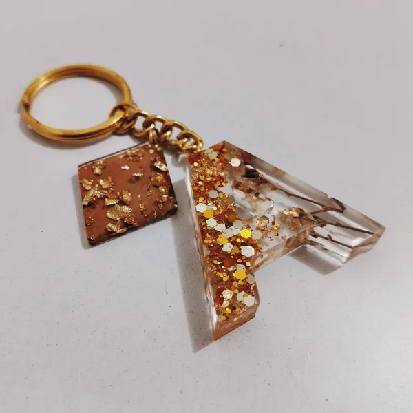 Resin_Alphabate_'S'_Keychain
(Golden_Glitter+Golden_Ring)