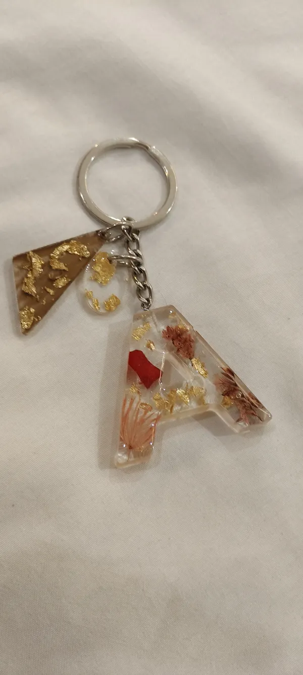 Resin_Alphabate_'S'_Keychain
(Real_Flowers&_Flakes+Silver_Ring)