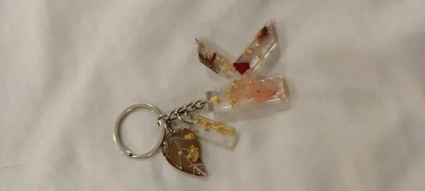 Resin_Alphabate_'S'_Keychain
(Real_Flowers&_Flakes+Silver_Ring)