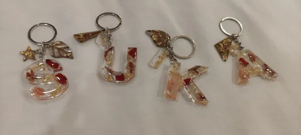 Resin_Alphabate_'S'_Keychain
(Real_Flowers&_Flakes+Silver_Ring)