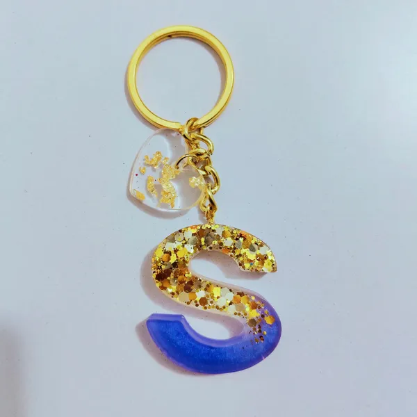 Resin_Alphabate_'Z'_Keychain
(Blue_And_Gold_Flake+Golden_Ring)