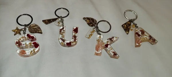Resin_Alphabate_'S'_Keychain
(Real_Flowers&_Flakes+Silver_Ring)