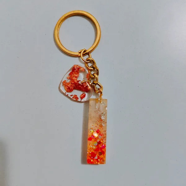 Resin_Alphabate_'S'_Keychain
(Orange_Glitter+Golden_Ring)