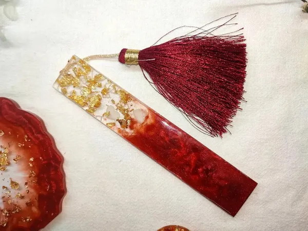 Resin_Bookmark
(Red_Color+_Golden_Flake+_Red_Tassel)