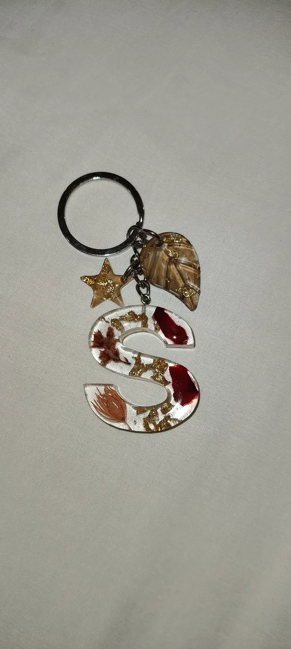 Resin_Alphabate_'S'_Keychain
(Real_Flowers&_Flakes+Silver_Ring)