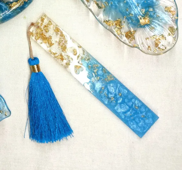 Resin_Bookmark
(Blue_Color+_Golden_Flake+_Blue_Tassel)