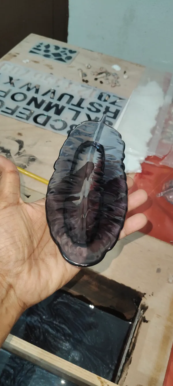 Resin_Leaf_Design_Jewellery_Tray
(Translucent_Metallic_Black_Colour)