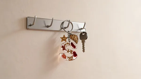 Resin_Alphabate_'S'_Keychain
(Real_Flowers&_Flakes+Silver_Ring)