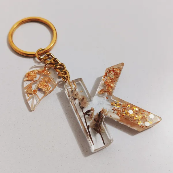 Resin_Alphabate_'S'_Keychain
(Golden_Glitter+Golden_Ring)