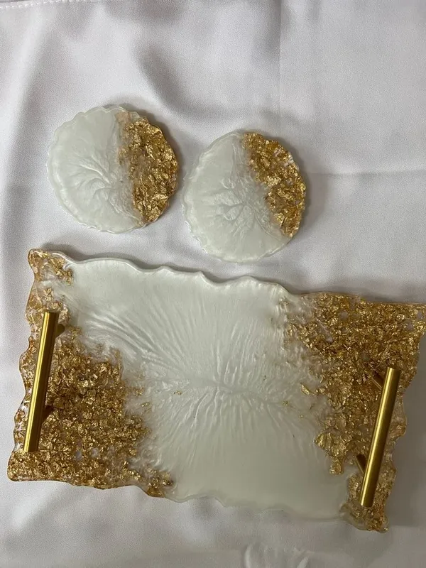 Resin_Serving_Tray
(Gold_Flake+White_Colour)