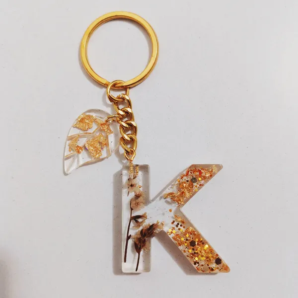 Resin_Alphabate_'S'_Keychain
(Golden_Glitter+Golden_Ring)