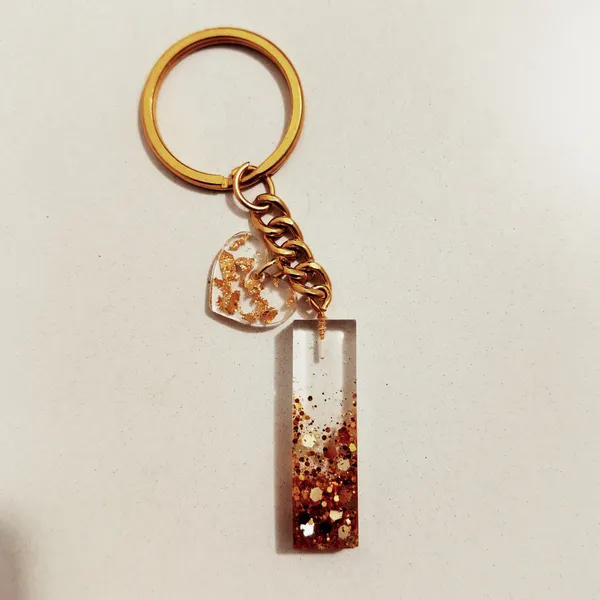Resin_Alphabate_'S'_Keychain
(Golden_Glitter+Golden_Ring)