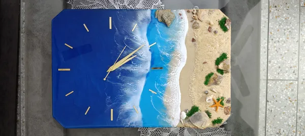 Resin_Coastal_Beach_Scene_Wall_Clock