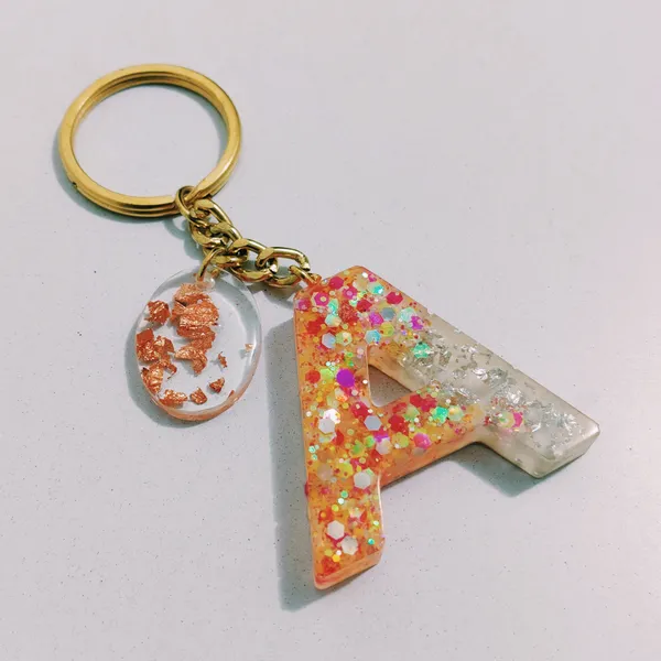 Resin_Alphabate_'S'_Keychain
(Orange_Glitter+Golden_Ring)