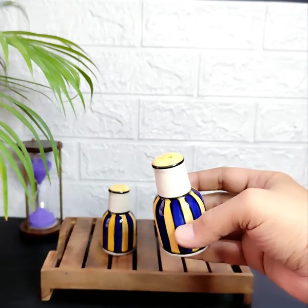 Ceramic_Salt_And_Pepper_Dispenser_Set