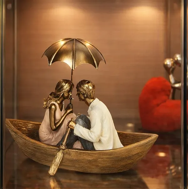 Couple_Figurine_Showpiece