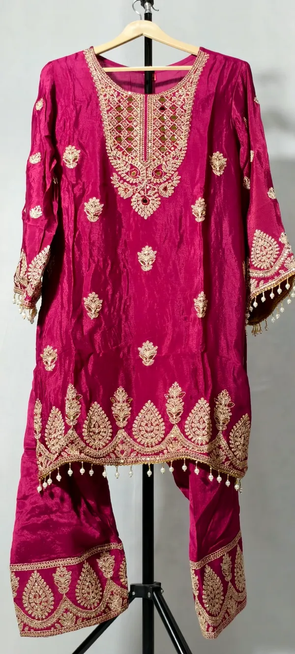 Magenta_Embroidered_Straight_Kurta_for_Women