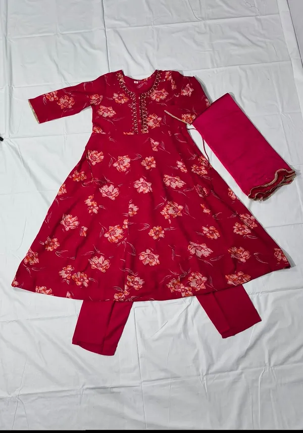 Red_Gold_Trim_Dupatta_for_Women