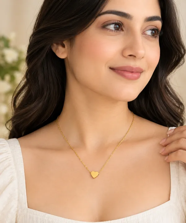 A_delicate_gold_plated_heart_pendant_with_alloy_chain_for_women_&_girl_wear_