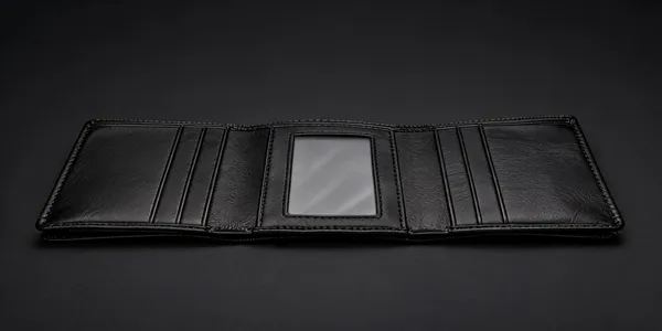 Black_Leather_Bifold_Wallet_For_Men