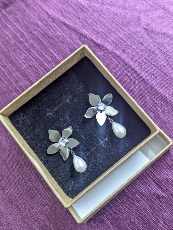 Anti_Tarnish_Steel_Flower_Shape_Earring_Default_Title