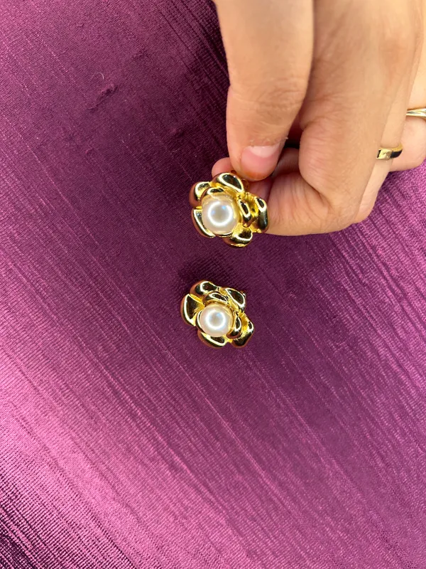 Flower_Shape_Studs_Default_Title