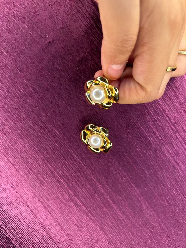 Flower_Shape_Studs_Default_Title