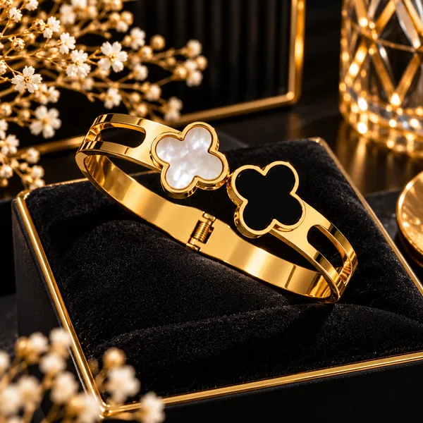 Black_&_White_Clover_Gold_Bracelet