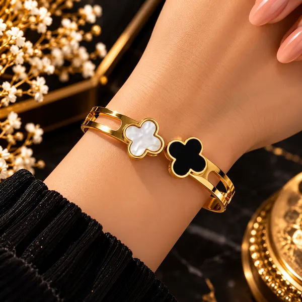 Black_&_White_Clover_Gold_Bracelet