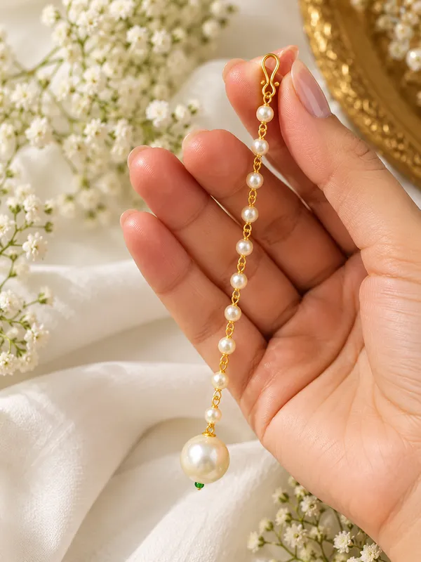 Jewelopia_Mother_Of_Pearl_Maang_Tikka