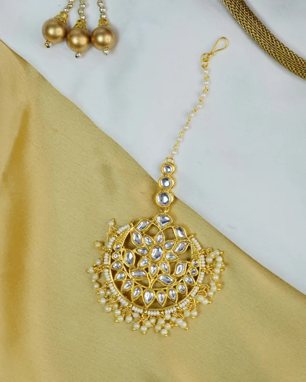 Jewelopia_Alloy_Brass_Mother_Of_Pearl_Maang_Tikka