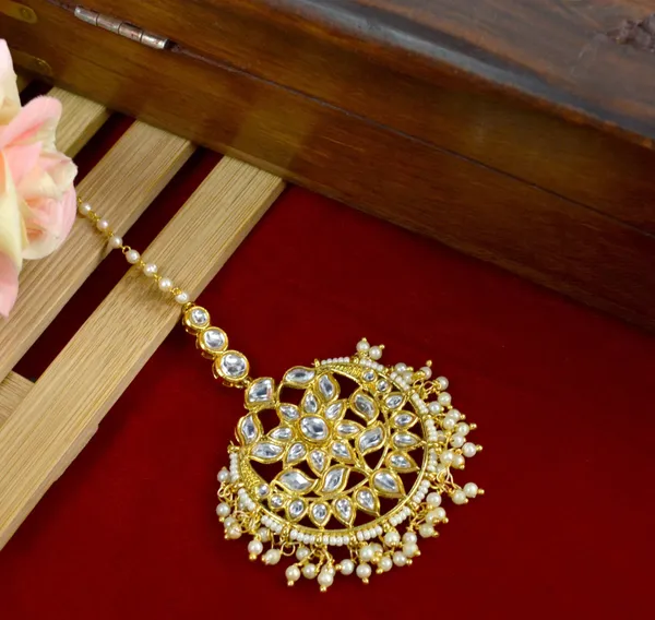 Jewelopia_Alloy_Brass_Mother_Of_Pearl_Maang_Tikka