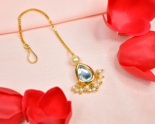 Jewelopia_Mother_Of_Pearl_Stone_Maang_Tikka