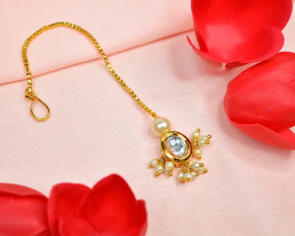 Jewelopia_Mother_Of_Pearl_Stone_Maang_Tikka