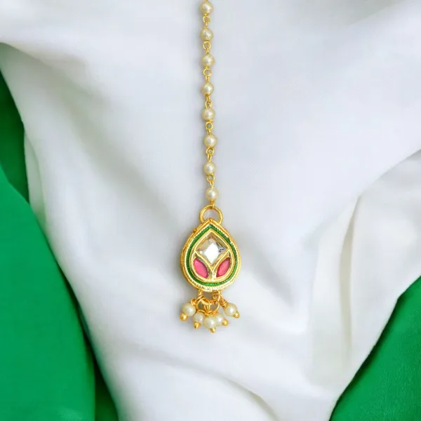 Jewelopia_Mother_Of_Pearl_Stone_Maang_Tikka
