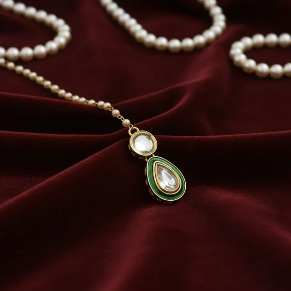 Jewelopia_Brass_Alloy_Crystal_Maang_Tikka