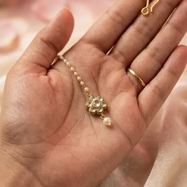 Jewelopia_Alloy_Brass_Maang_Tikka