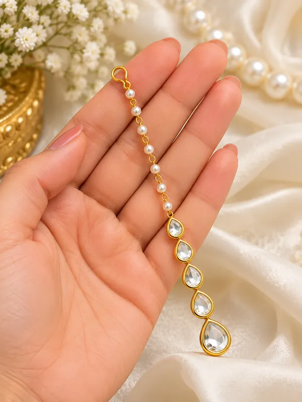 Jewelopia_Crystal_Maang_Tikka