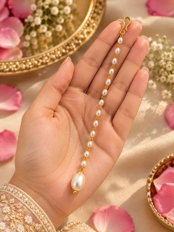 Jewelopia_Mother_Of_Pearl_Maang_Tikka