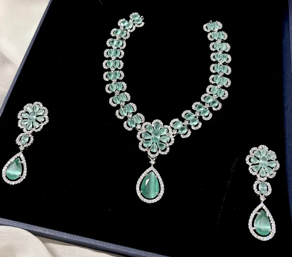 Green_Stone_Necklace_And_Earrings_Set_for_Women