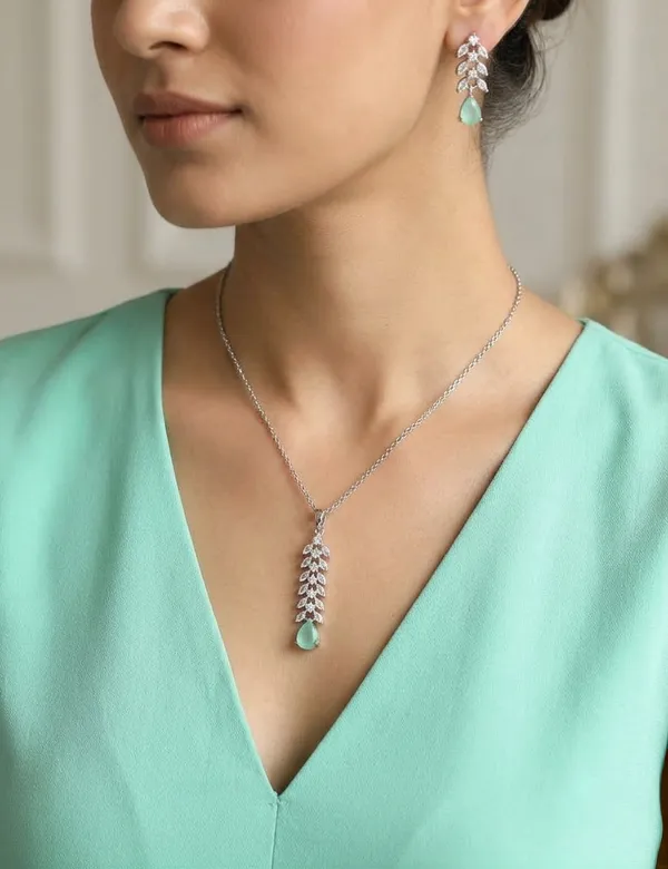 Elara_Radiance_Pendant_Set