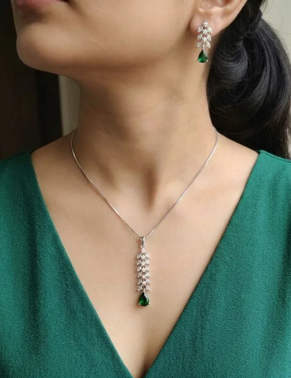 Aveline_Charm_Pendant_Set