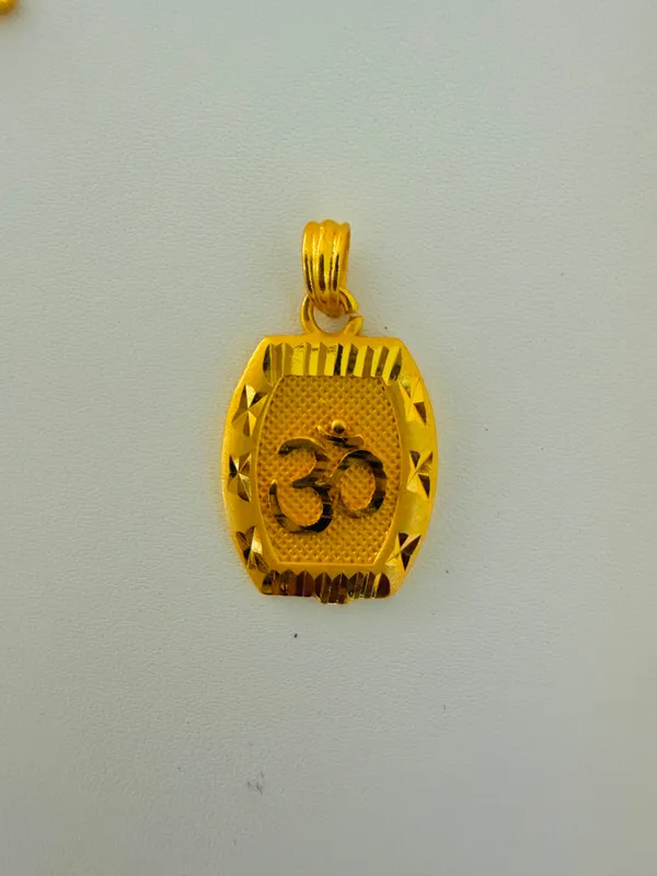 Gold-Tone_Om_Religious_Pendant_for_Men_And_Women