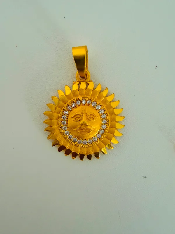 Gold-Tone_Sun_Face_Pendant