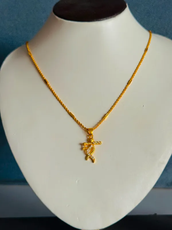 Gold_Tone_Decorative_Pendant_Necklace_for_Women