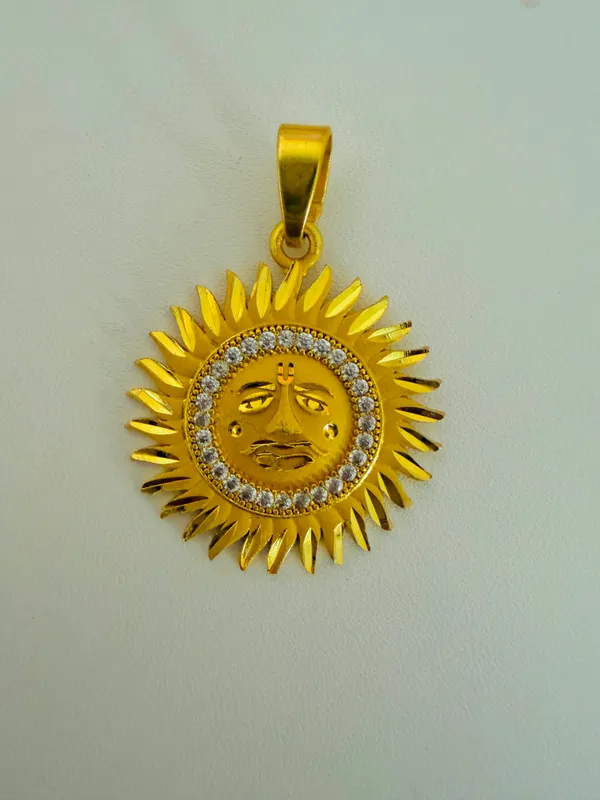 Gold_Tone_Sun_Face_Pendant_for_All