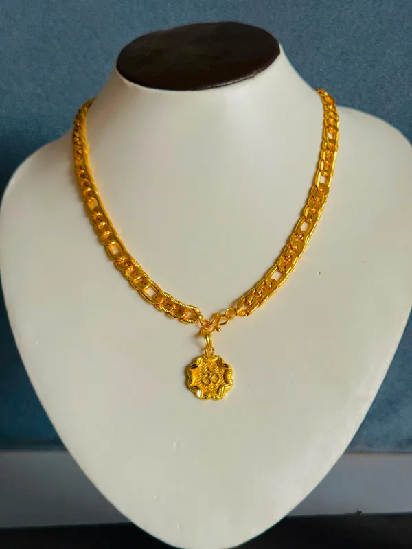 Gold_Tone_Pendant_Necklace_for_Women